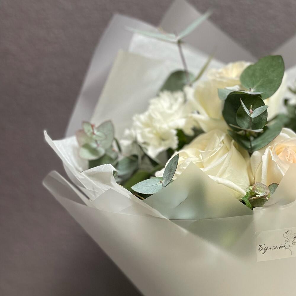 Букет «Арктика»(Роза Ароматная premium О Хара,диантус(гвоздика),эвкалипт )