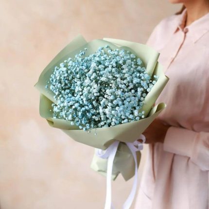 Маленький букет голубой гипсофилы