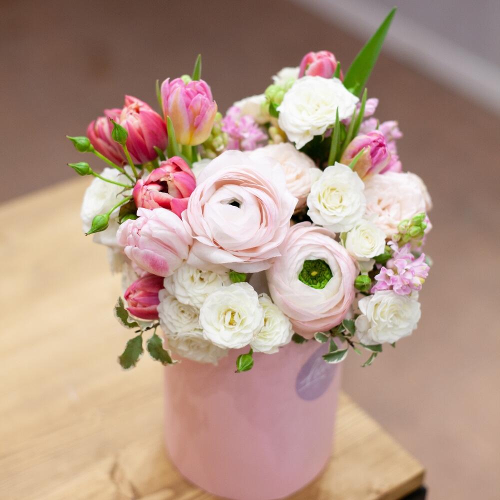 Цветы в шляпной коробке 