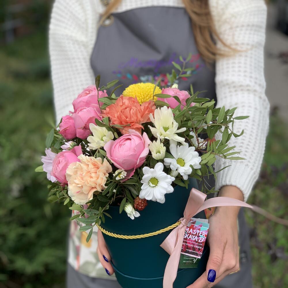 Яркая коробочка с пионовидными розами