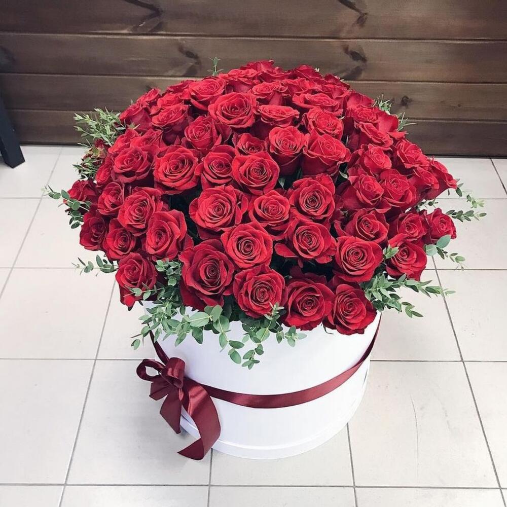 Красная роза в коробке