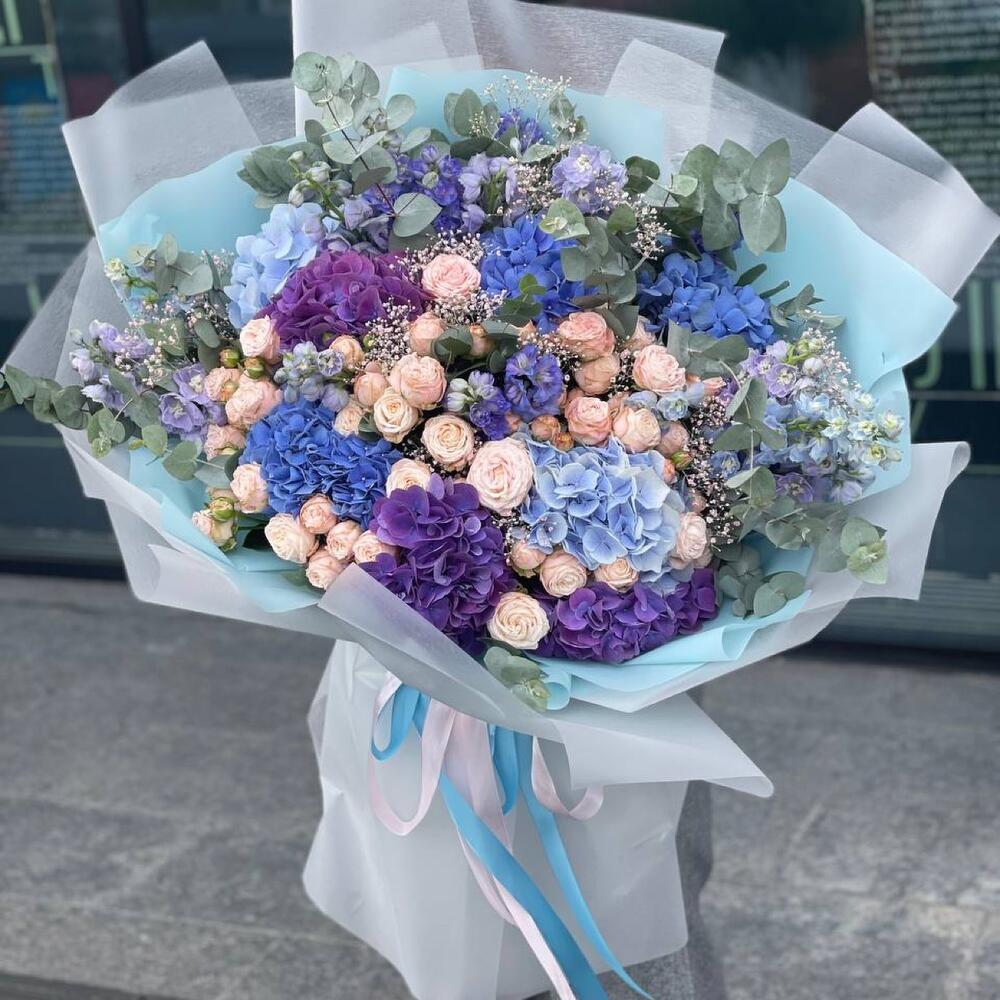 Огромный букет с гортензиями