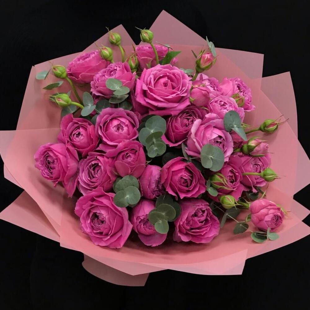 Букет роскошных пионовидных роз 