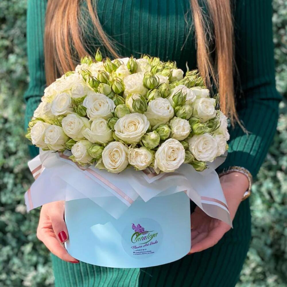 Композиция из кустовых роз