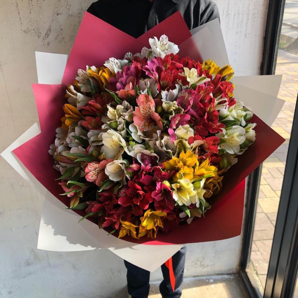 Большой букет альстромерии