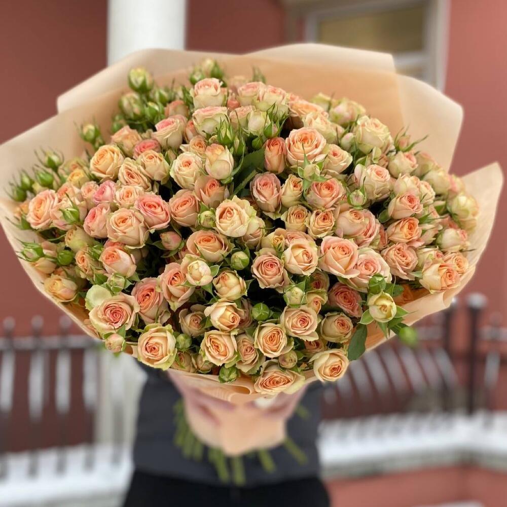 35 веток кустовой розы