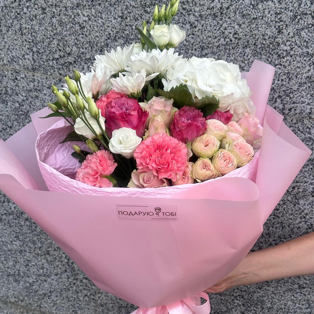 Букет з гортензією