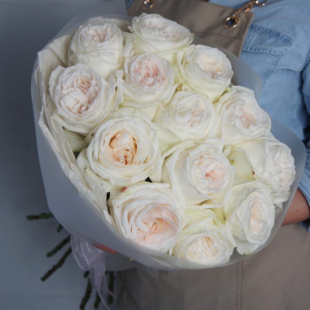 Нежный букет 13 пионовидных ароматных роз