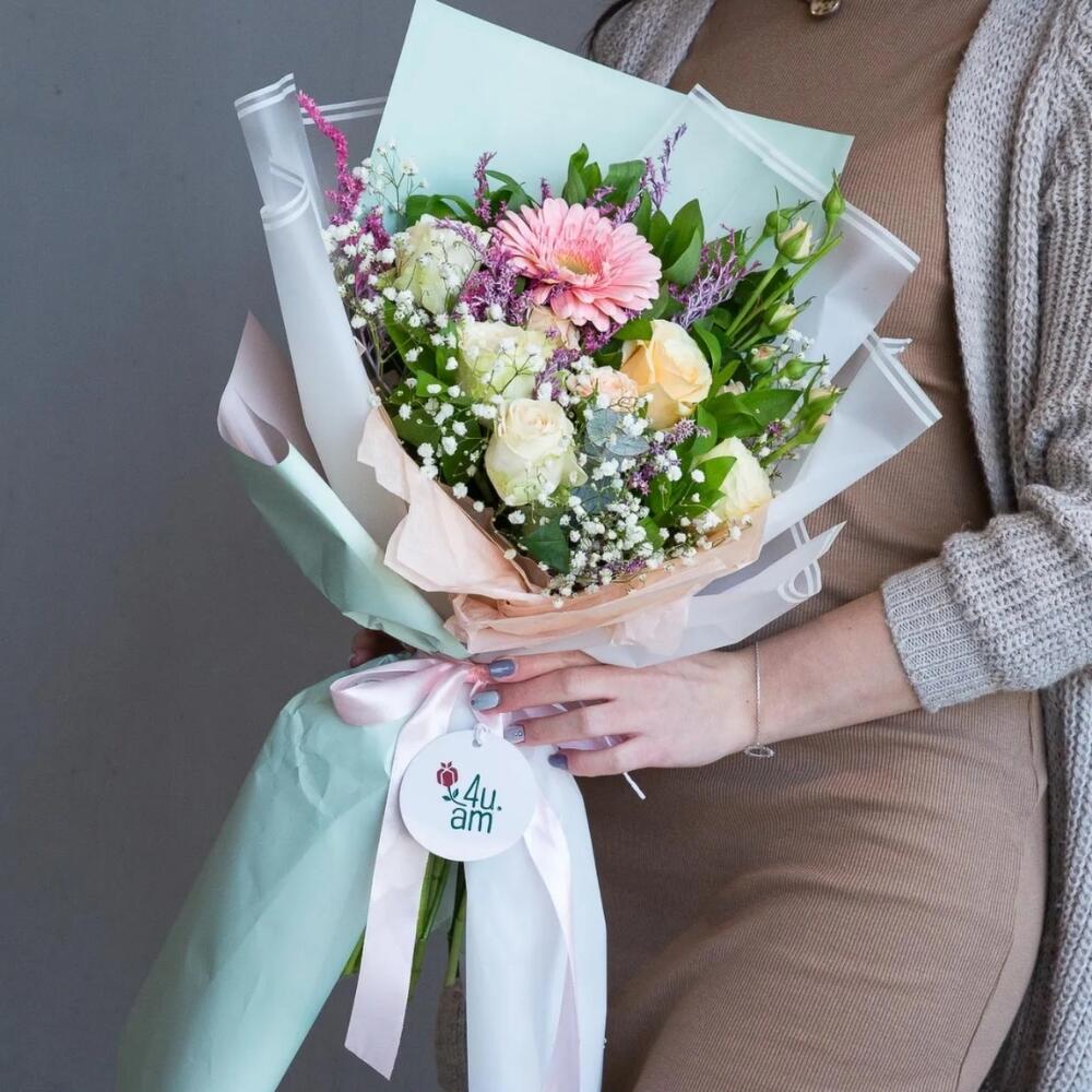 Букет из кустовых роз