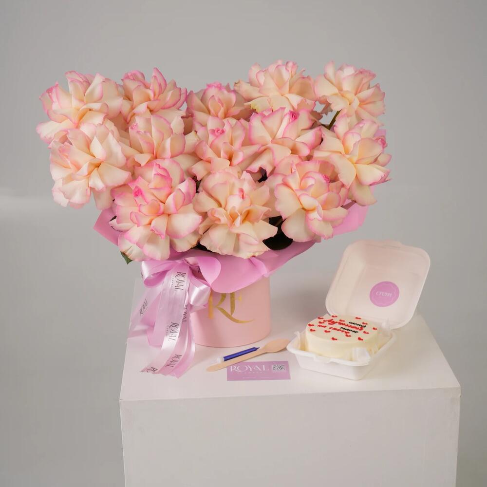 Комбо из 13 роз и Бенто тортика